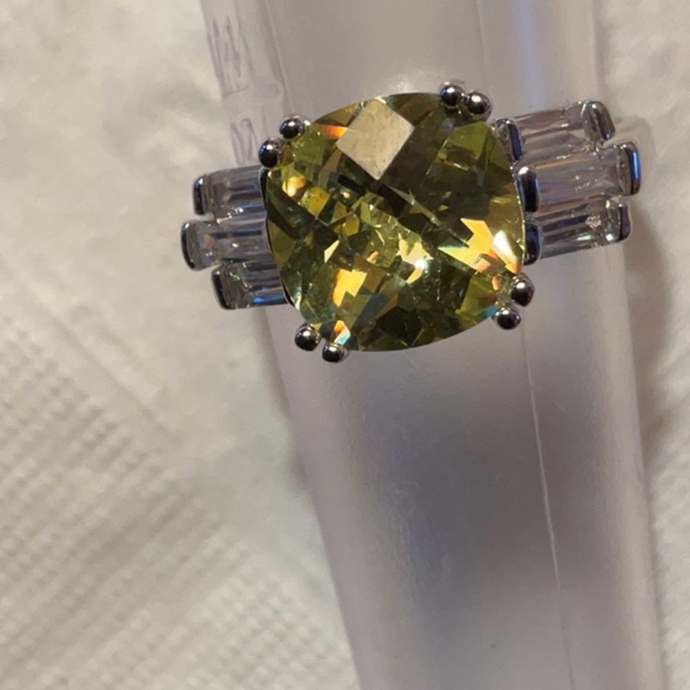 SUPER SPARKLY, ELEGANT COCKTAIL RING- SIZE 7 1/2